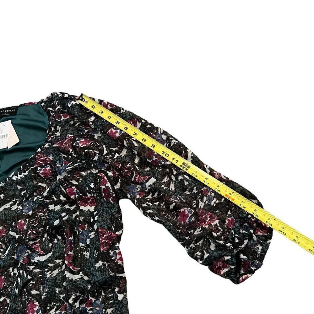 NWT LANE BRYANT Classic V-Neck Green Paisley Shimmer Top Size 18 - Picture 9 of 11